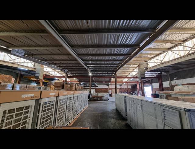 1,840M² WAREHOUSE TO LET IN JET PARK